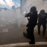 Agentes de la Policía Nacional durante la manifestación de los trabajadores del metal por las calles de Cádiz