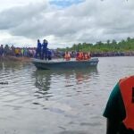Sri Lankan police and navy life savers attend the rescue work following a ferry capsized in Kinniya, about 267 kilometres east of Colombo, Sri Lanka on Tuesday, Nov. 23, 2021. (AP Photo/Mangalanath Liyanaarachchi)