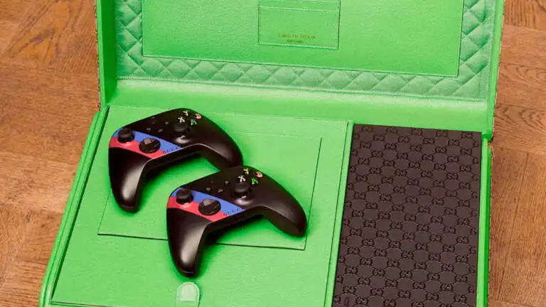 Aspecto de la Xbox Series X de Gucci.