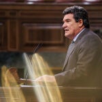 El ministro de Inclusión, Seguridad Social y Migraciones, José Luis Escrivá, en una intervención en el Congreso de los Diputados