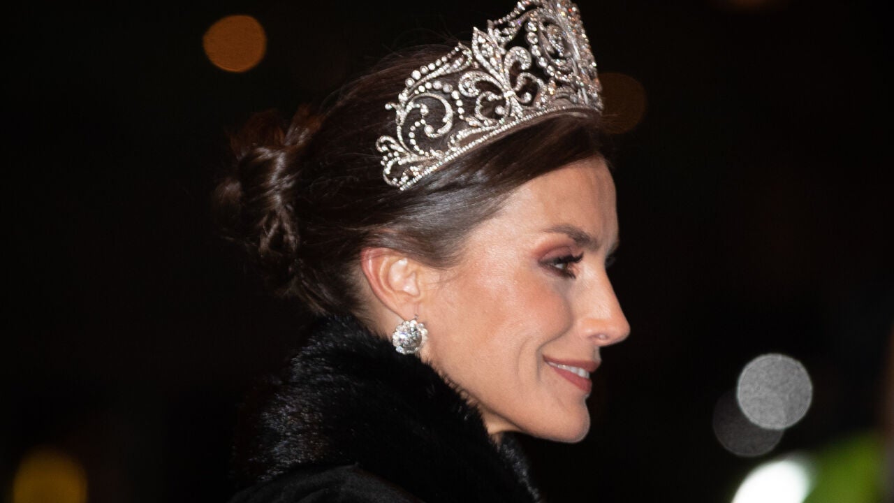 Este es el motivo por el que la Reina Letizia no llevará tiara en la ...