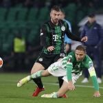 La leyenda bética Joaquín, durante el partido. (AP Photo/Miguel Morenatti)