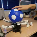 La mano, denominada "Rolling fingers", es un primer prototipo de dedos altamente articulados, adaptables y con una piel capaz de rotar axialmente a distinta velocidad, diseñada por investigadores de la Universidad de Málaga (UMA). EFE/Comunicación Universidad Málaga