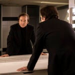 Raphael se enfrenta a su propia imagen frente al espejo durante la promoción de su último disco