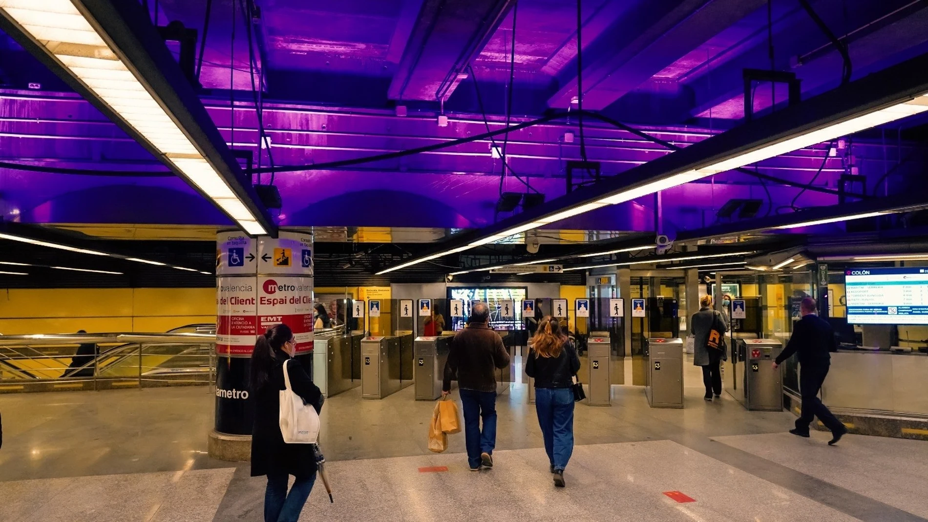 Entrada de una estación de Metrovalencia