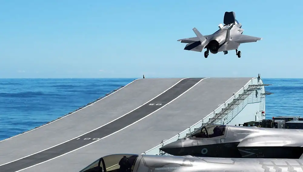 Un F35 despega de un portaaviones de EEUU en el Mediterráneo