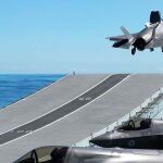 Un F35 despega de un portaaviones de EEUU en el Mediterráneo