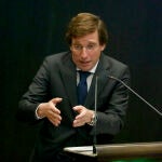 El alcalde de Madrid, José Luis Martínez-Almeida, interviene en una sesión plenaria del Ayuntamiento de Madrid30/11/2021