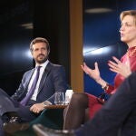 Pablo Casado durante el coloquio con la periodista ganadora de un Pulitzer Anne Applebaum￼.