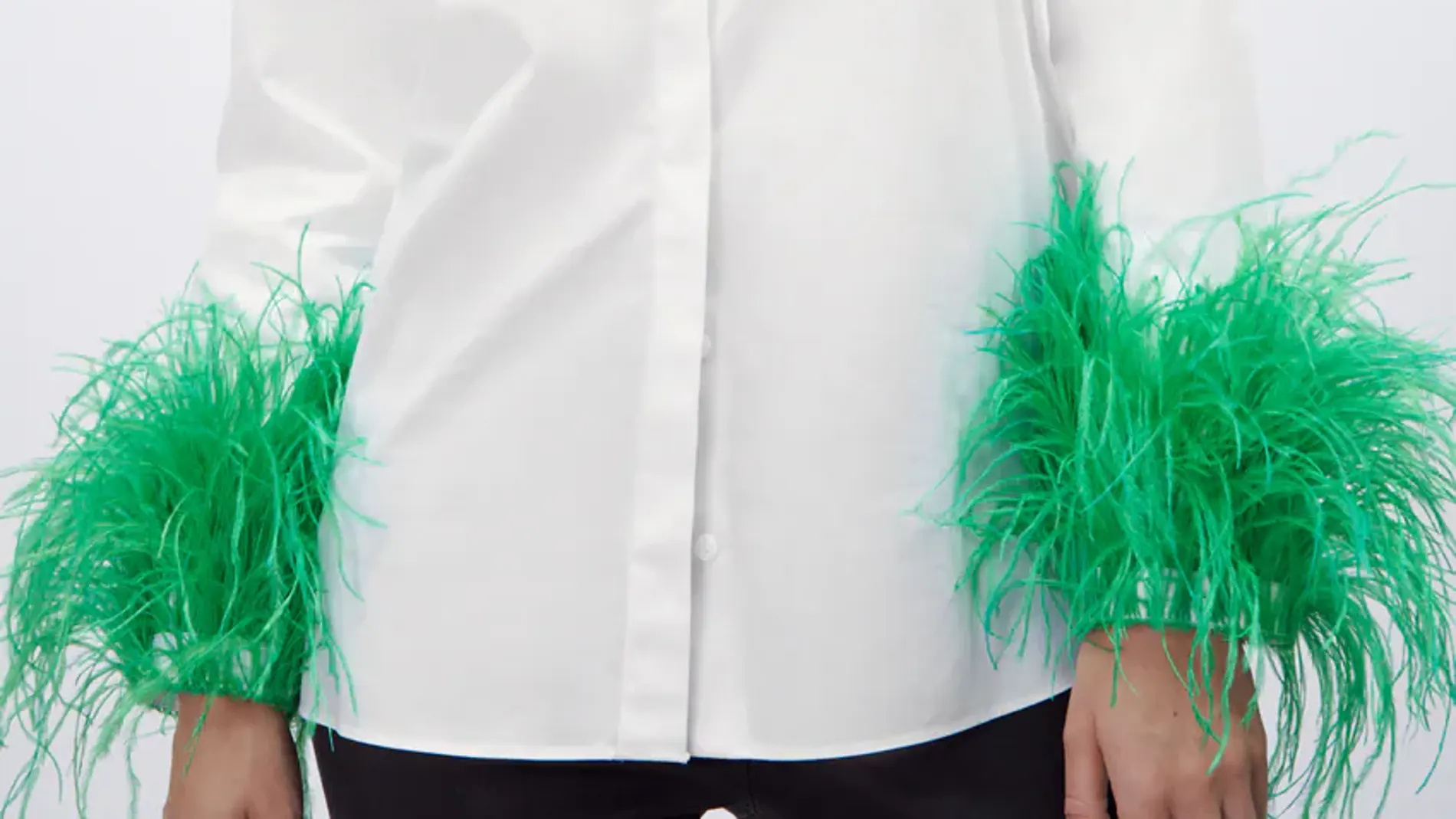 La nueva camisa de plumas de Zara.