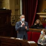 El conseller de Educación de la Generalitat, Josep Gonzàlez-Cambray, en el pleno del Parlament