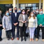 Margarita del Cid, portavoz del PP en el Ayuntamiento de Torremolinos, con ediles del municipio tras anunciar la moción de censura