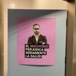 Cartel que está colgado en la puerta de la biblioteca de Ciencias Sociales de la Universitat de València