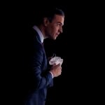 El presidente del Gobierno, Pedro Sánchez, interviene en la segunda jornada de la 24ª Asamblea General de la Organización Mundial del Turismo, en el Marriott Auditorium de Madrid, a 2 de diciembre de 2021, en Madrid (España). Madrid acoge del 1 al 3 de diciembre la 24ª Asamblea General de la Organización Mundial del Turismo (OMT), donde se define la agenda para reactivar el turismo mundial tras el impacto negativo de la pandemia con un compromiso por un turismo más inclusivo y sostenible. Más de 500 delegados de todo el mundo, incluidos los ministros de Turismo de los Estados Miembros de la OMT, organizaciones internacionales, así como líderes del sector privado y sociedad civil, participan en esta Asamblea General del Turismo.02 DICIEMBRE 2021;TURISMO;VIAJES;CULTURA;INTERNACIONALEduardo Parra / Europa Press02/12/2021