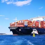 Un carguero en el Puerto de Valencia