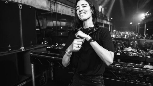 Una imagen de Amelie Lens disfrutando en una de sus sesiones