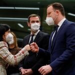 La ministra Darias y su colega francés Olivier Veran, ayer, en Bruselas