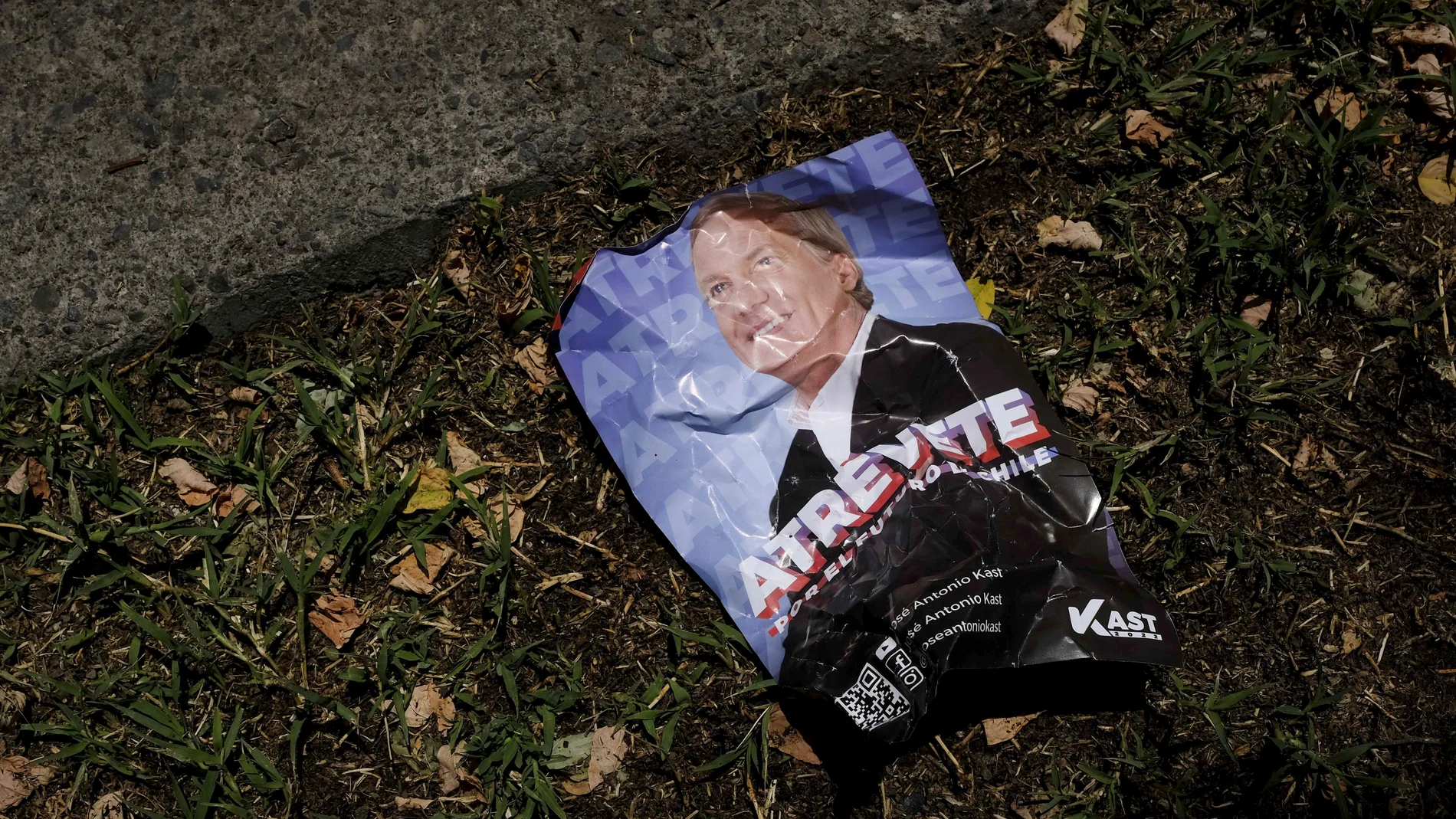 Un flyer de propaganda de Jose Antonio Kast, el candidato del Partido Republicano chileno a la Presidencia de Chile