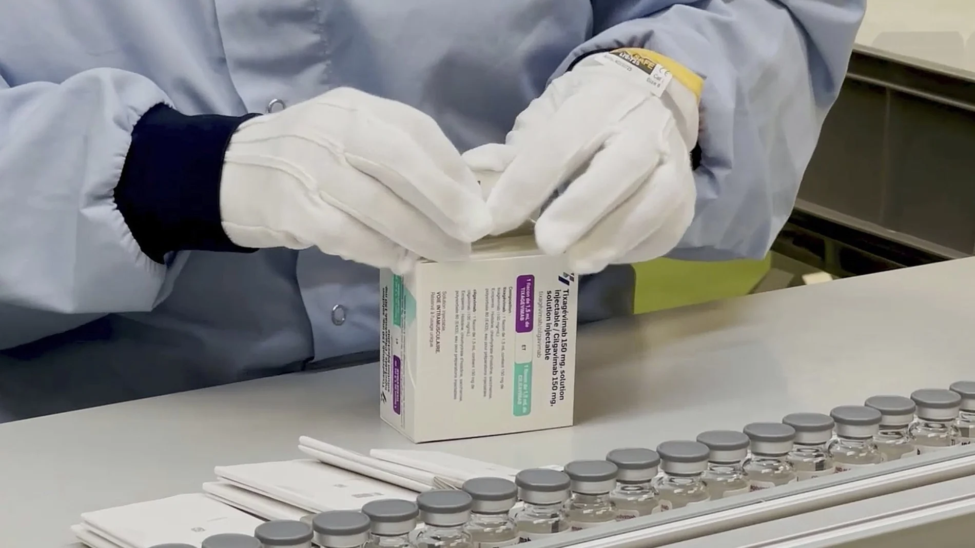 Sanidad y AstraZeneca firman un acuerdo para la compra y distribución de un fármaco monoclonal contra la Covid-19