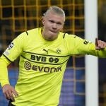 Erling Haaland celebra un gol con el Borussia Dortmund.