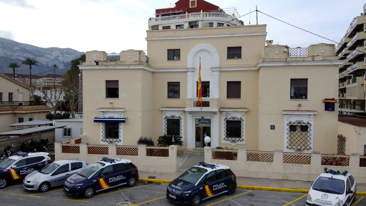 Dos detenidos por obtener del móvil de una amiga imágenes íntimas de ella y su pareja en Dénia (Alicante)