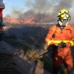 Efectivo del Consorcio trabajando en la extinción del incendio de El Puig