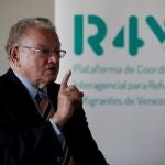 PA4001. CIUDAD DE PANAMÁ (PANAMÁ). 9/12/2021. El representante especial conjunto del ACNUR y la OIM para los refugiados y migrantes de Venezuela, Eduardo Stein, habla con EFE durante el lanzamiento del Plan de Respuesta 2022 de la Plataforma de Coordinación Interagencial para Refugiados y Migrantes de Venezuela (R4V) en Ciudad de Panamá (Panamá). EFE/Bienvenido Velasco