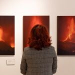 Presentación de la exposición solidaria "La Palma, volcán y vida", en la que colaboran 33 fotógrafos que han documentado la erupción de Cumbre Vieja