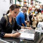 Tamara Falcó en la firma de su libro en Gran Vía.