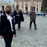 La vicepresidenta segunda y ministra de Trabajo y Economía Social, Yolanda Díaz, a su llegada al Vaticano este fin de semana
