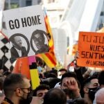 Manifestación organizada contra la gestión económica y deportiva de Peter Lim, máximo accionista del valencia CF