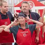 Verónica Forqué rodeada de sus compañeros en una prueba de exteriores