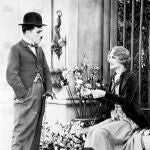 Charles Chaplin en una de sus películas