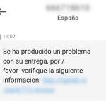 Uno de los SMS fraudulentos que están recibiendo usuarios de Android suplantando a DHL.