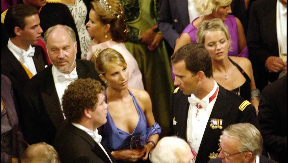 Boda del príncipe Haakon de Noruega y Mette Marit. El príncipe Felipe acude con Eva Sannum. Aleksander Nordahl / Dagbladet / All Over Press / © KORPA25/08/2001