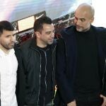 Agüero con Laporta, Xavi, Agüero y "Txiki" Begiristain