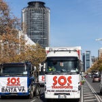 Los transportistas durante su marcha por el centro de Madrid