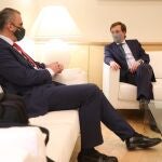 El portavoz de Vox en el Ayuntamiento de Madrid, Javier Ortega Smith, se reúne con el alcalde, José Luis Martínez-Almeida16/12/2021