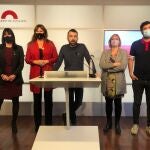 Rueda de prensa del diputado de la CUP y secretario tercero de la Mesa, Pau Juvillà, junto a la presidenta del Parlament, Laura Borràs, y los miembros independentistas de la Mesa.