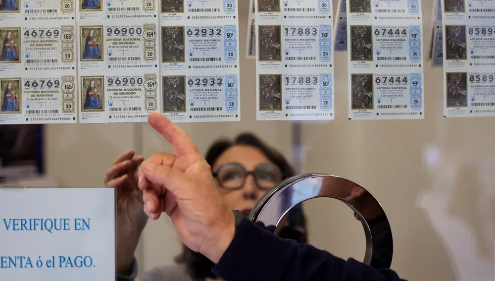 A escasos días del Sorteo de Navidad de la Lotería Nacional, las ventas de décimos se disparan y hay compradores que ya saben a qué dedicarían el premio.