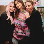 Sara Carbonero comparte una fotografía con dos amigas.