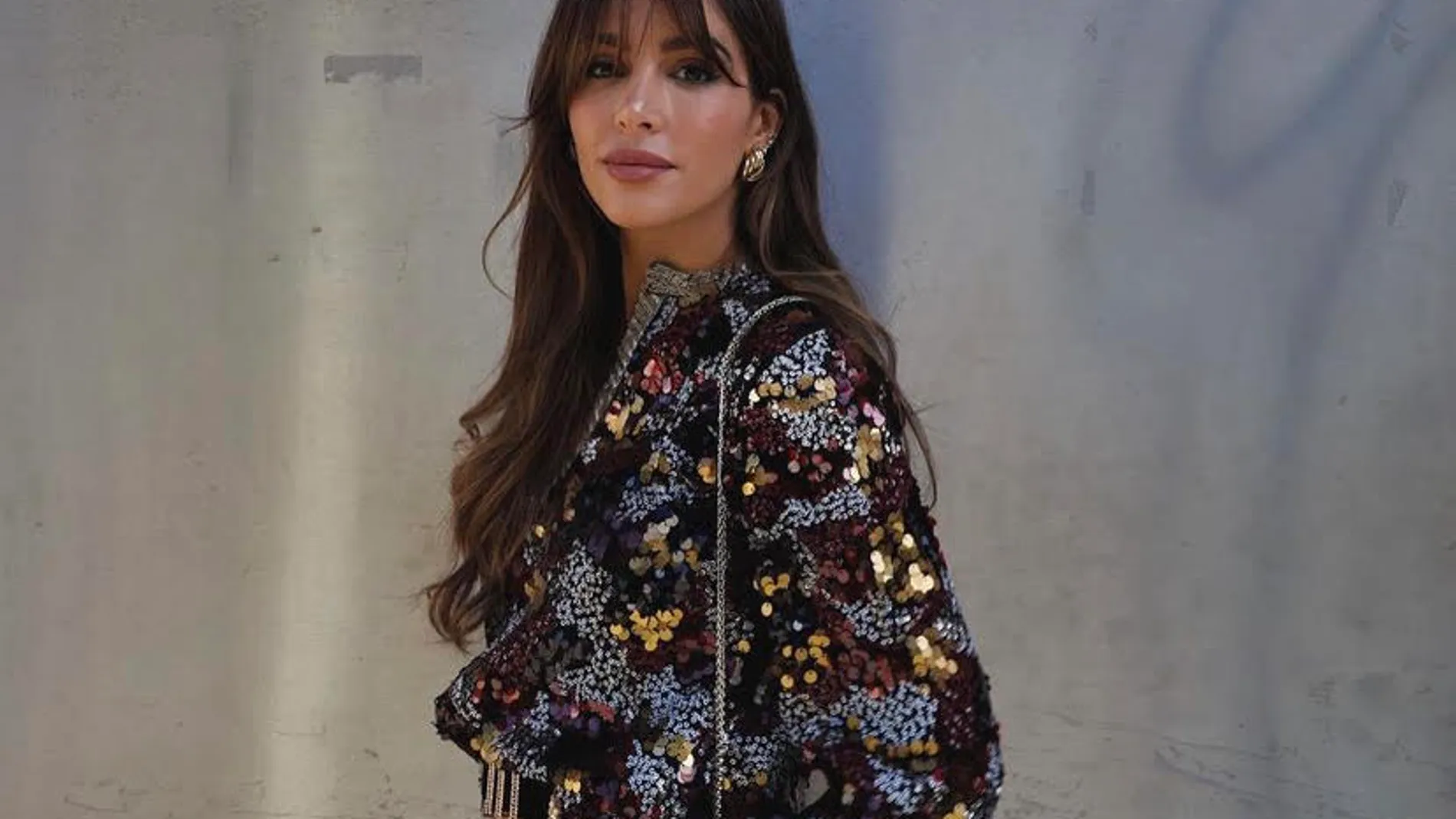 Rocío Osorno con poncho de lentejuelas de Zara.