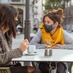Los contactos estrechos vacunados no tendrán que hacer cuarentena, pero sí limitar su vida social