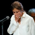 La ex candidata presidencial Ingrid Betancourt, quien estuvo seis años secuestrada por las FARC, se conmueve durante su intervención, el 23 de junio de 2021, en un encuentro con víctimas de secuestro en Bogotá (Colombia). EFE/ Mauricio Dueñas Castañeda