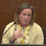 La ex policía Kim Potter, durante una sesión de su juicio