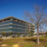 Vista de la hasta ahora sede de la multinacional Abengoa del Campus Palmas Altas en Sevilla. EFE/Julio Muñoz