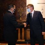 El presidente del Valenia CF, Anil Murthy, y el presidente de la Generalitat, Ximo Puig, se reúnen en el Palau de la Generalitat GVA 28/12/2021