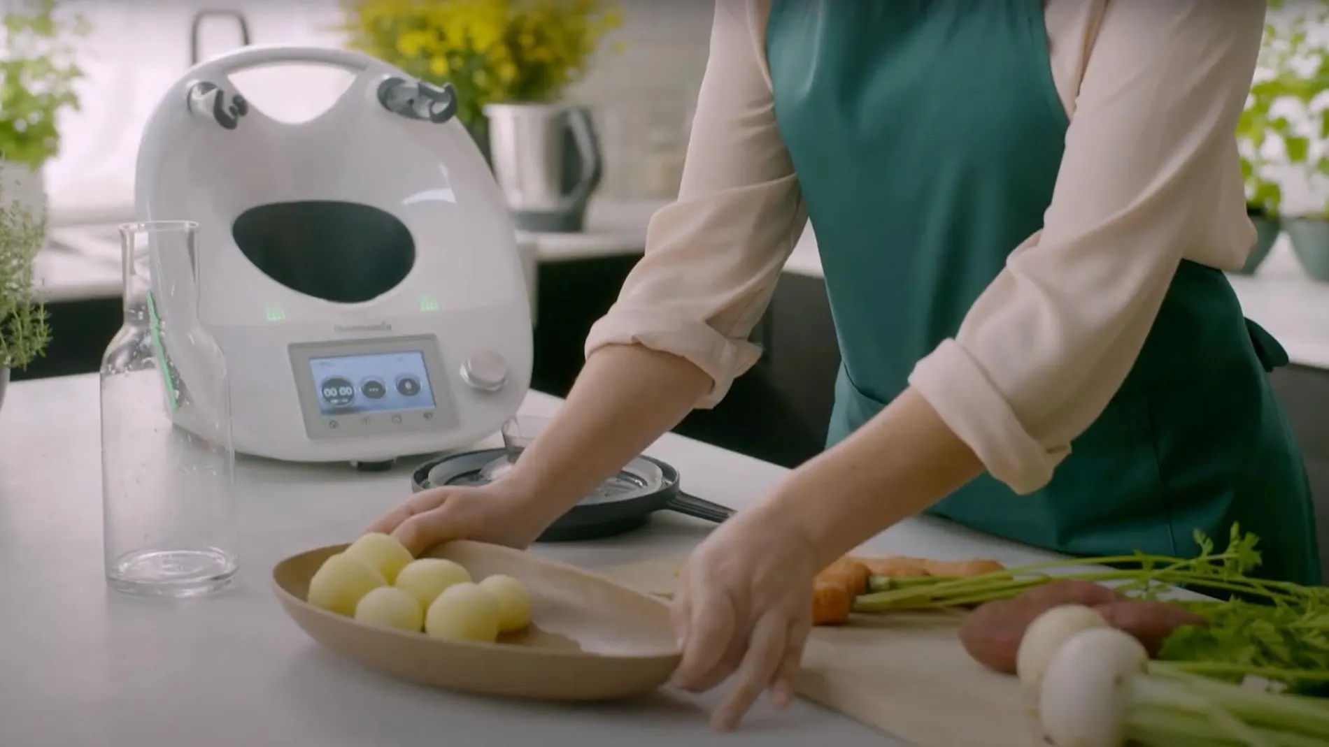 Hasta 800 gramos de patatas u otras hortalizas en 4 minutos.