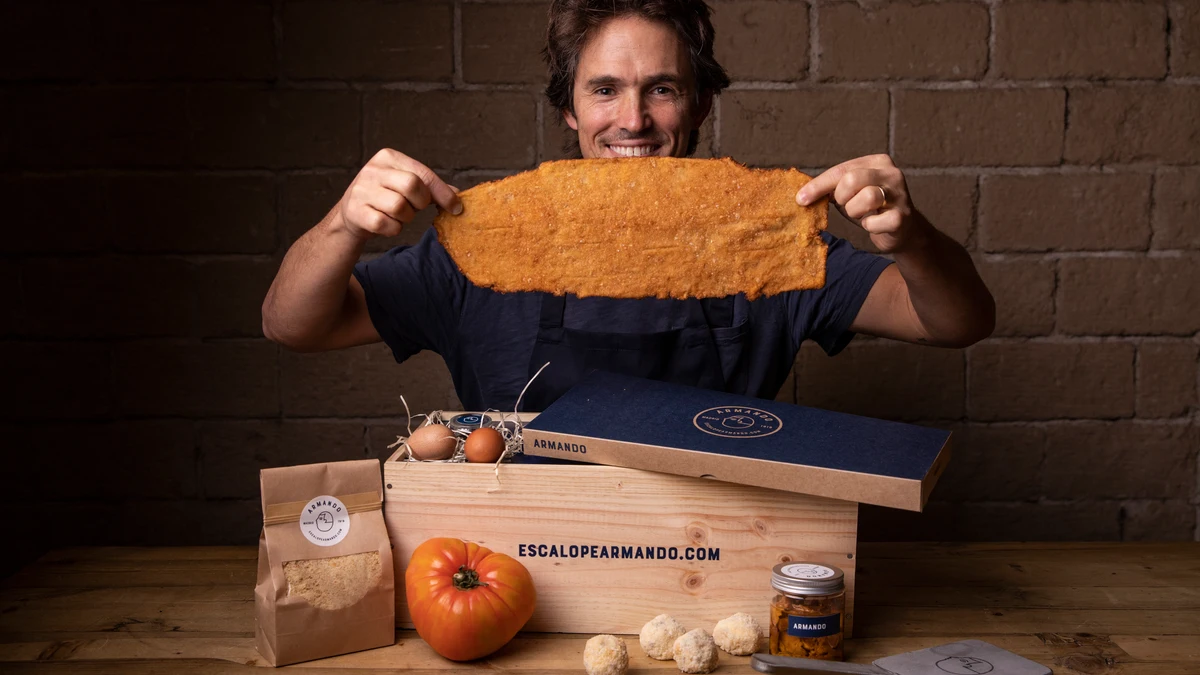 Nino Redruello y su escalope Armando.