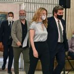 La ministra de Trabajo, Yolanda Díaz (2d), camina junto al ministro de Inclusión, Seguridad Social y Migraciones, José Luis Escrivá (d), el presidente de Cepyme, Gerardo Cuerva (2i) y los secretarios generales de UGT y CCOO, Pepe Álvarez (i) y Unai Sordo (c)